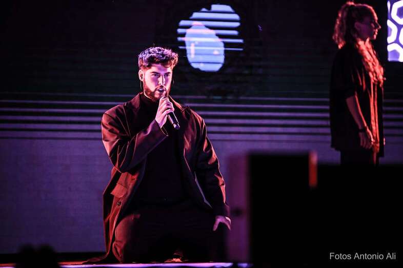 Momento de la actuación de José Otero, anoche en Gáldar/Antonio Alí.